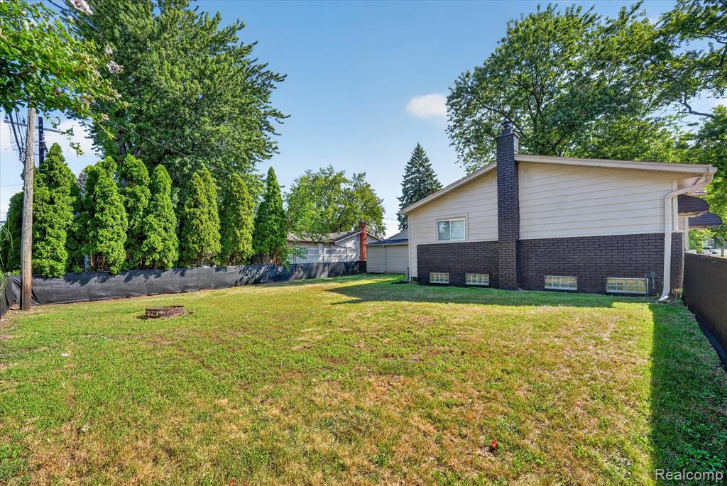 main property photo 17