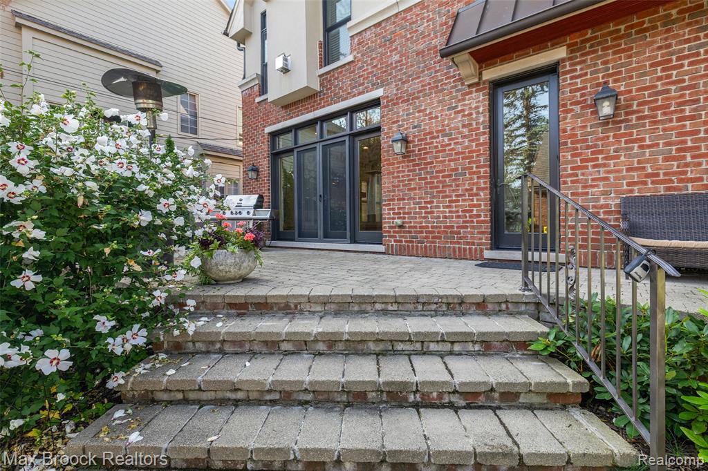 main property photo 40