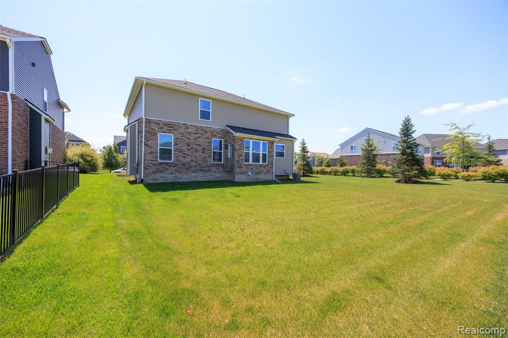 main property photo 39