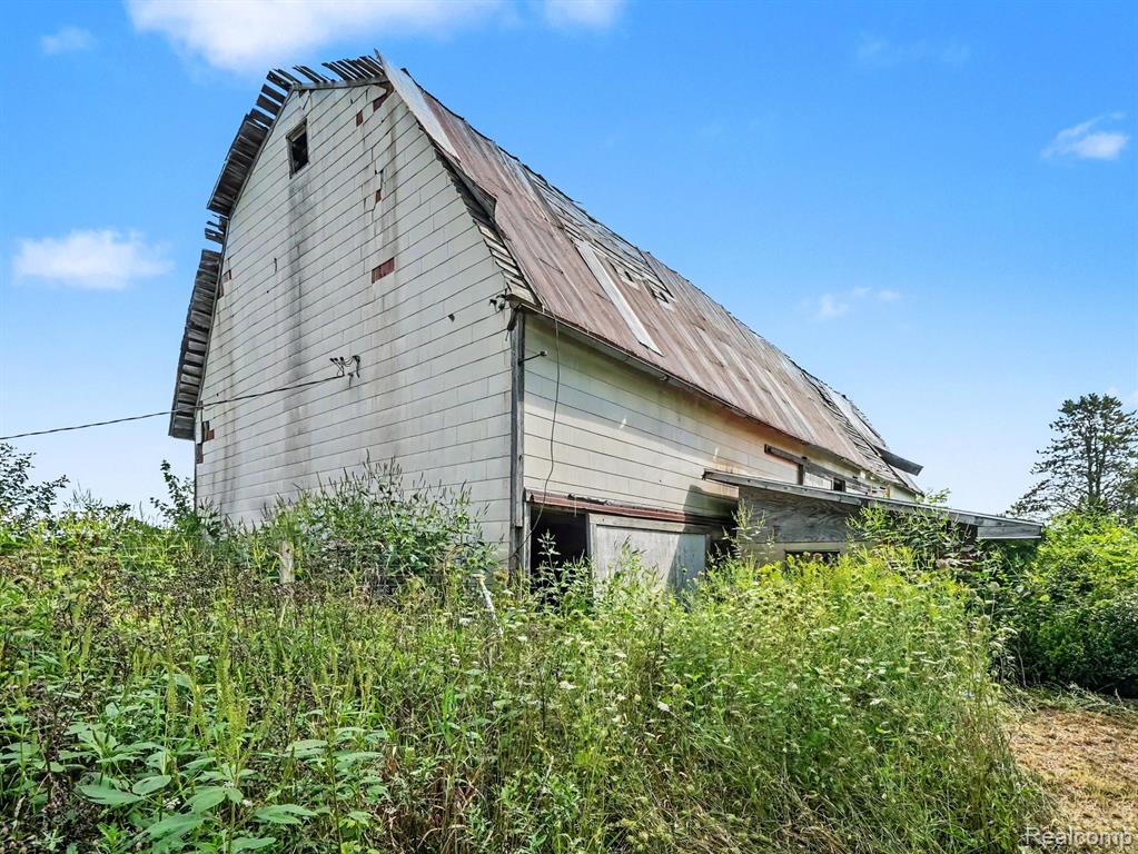 main property photo 35