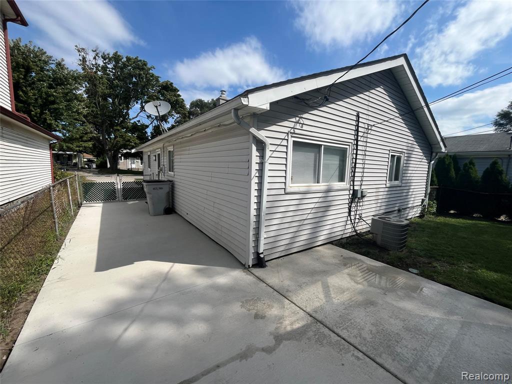 main property photo 22