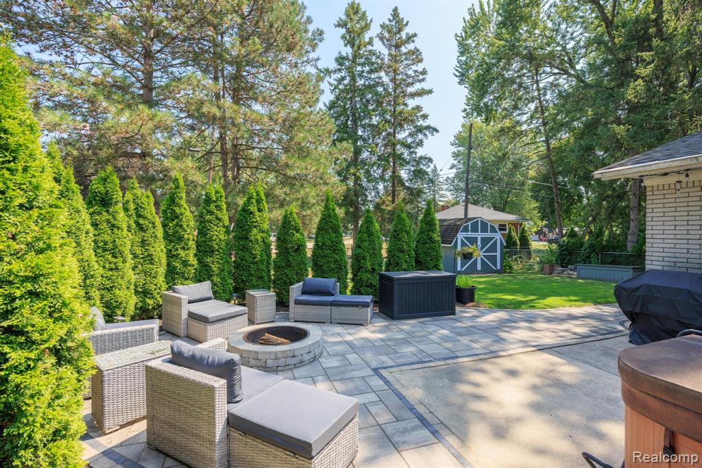 main property photo 20