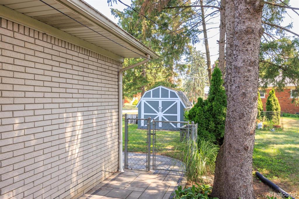 main property photo 23