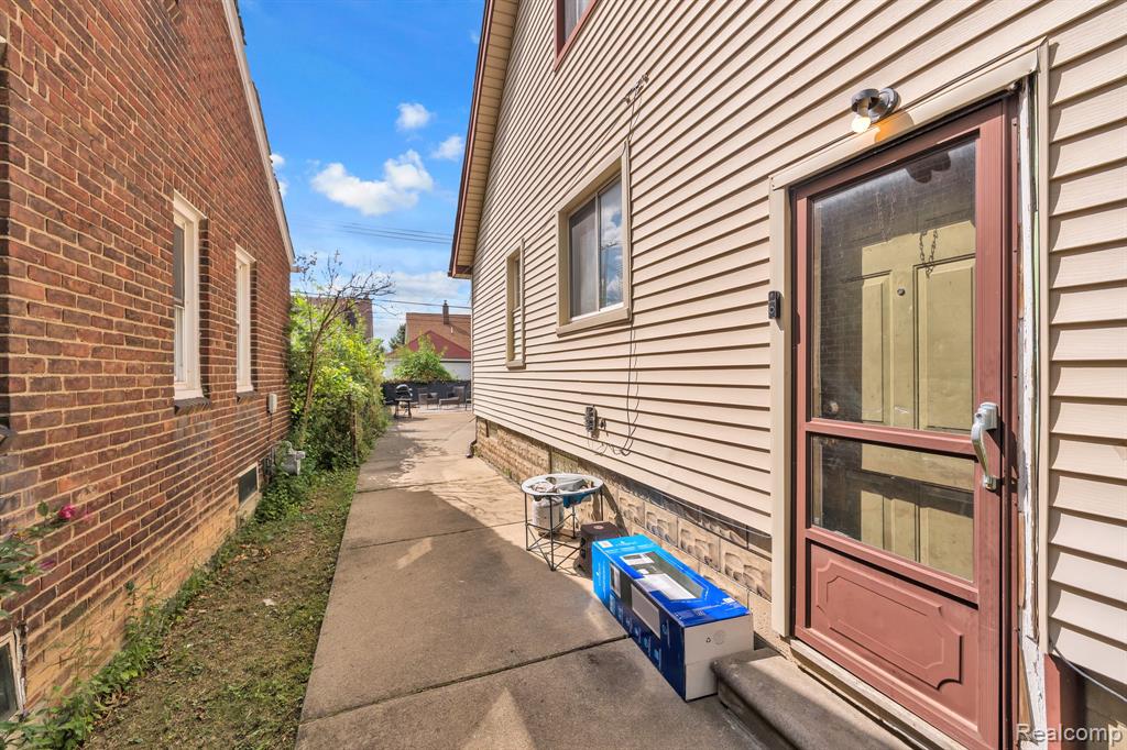 main property photo 37