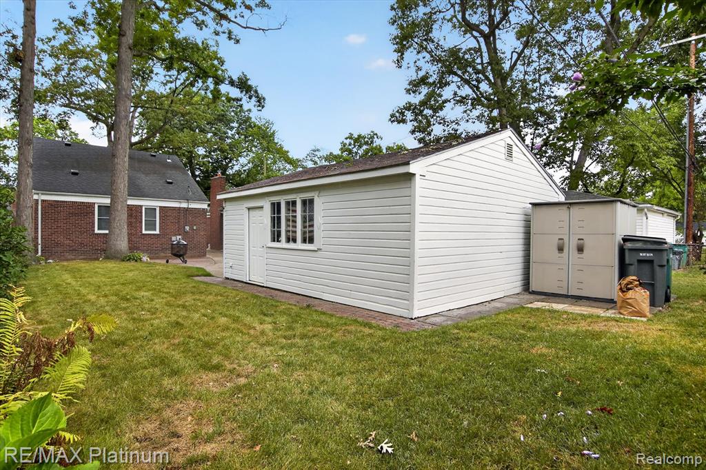 main property photo 28