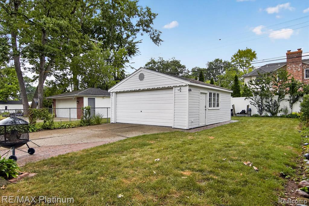main property photo 30
