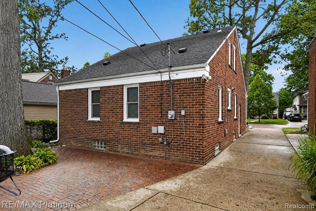 main property photo 32