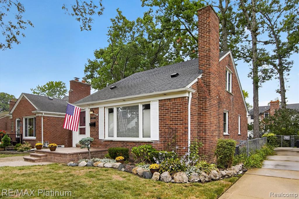 main property photo 36