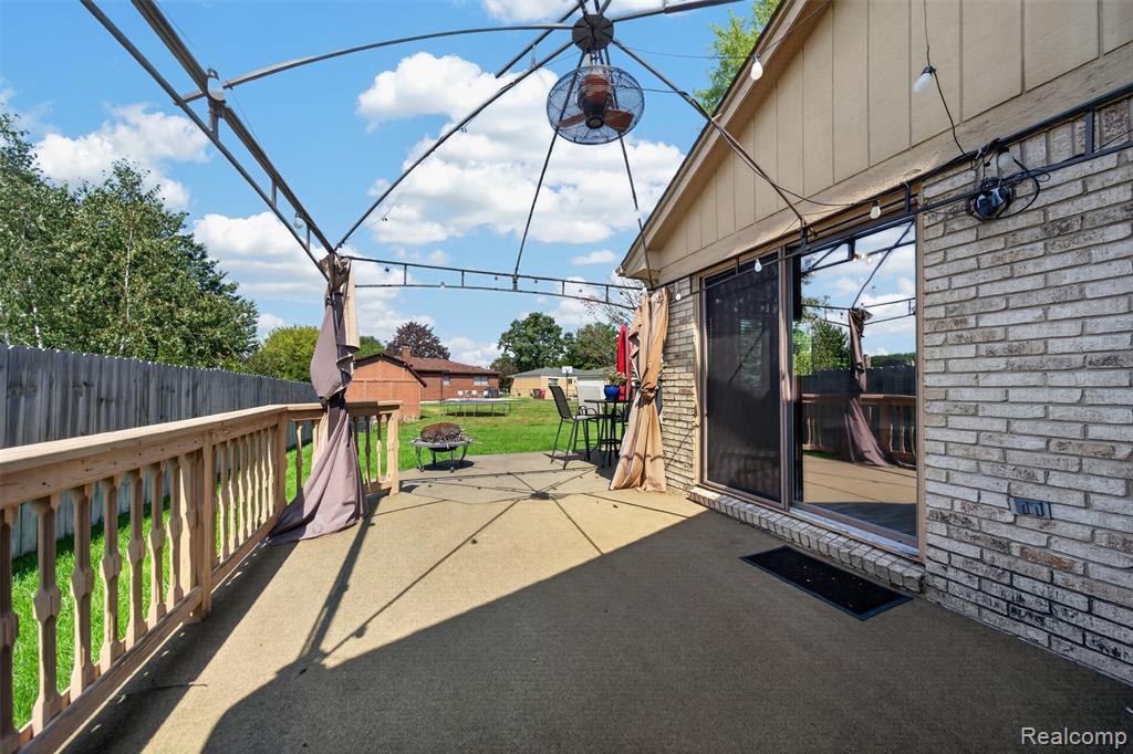 main property photo 30