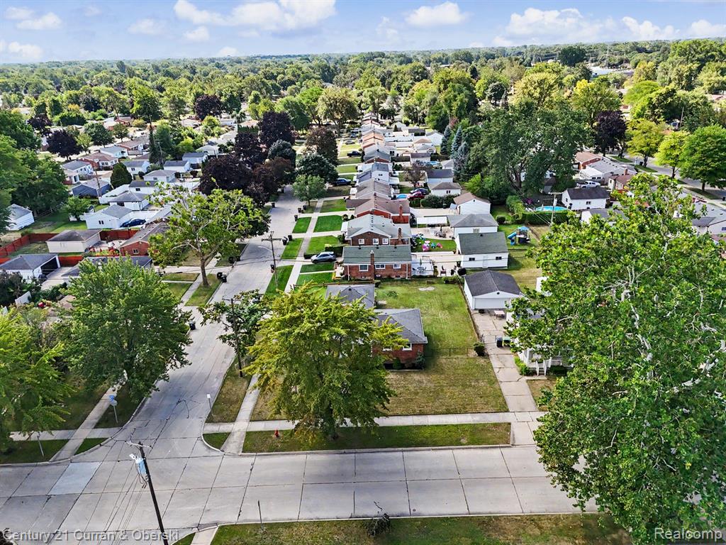 main property photo 41
