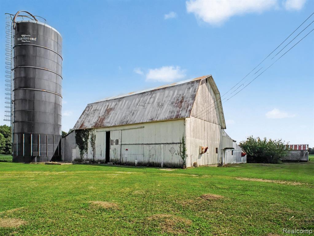 main property photo 23