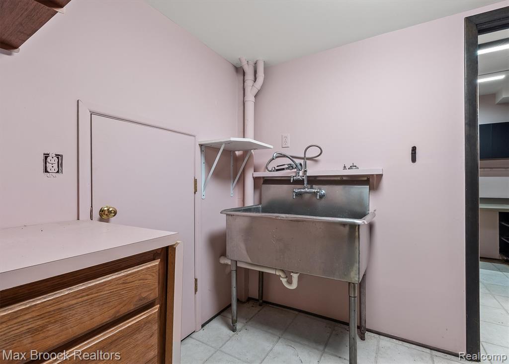 main property photo 60