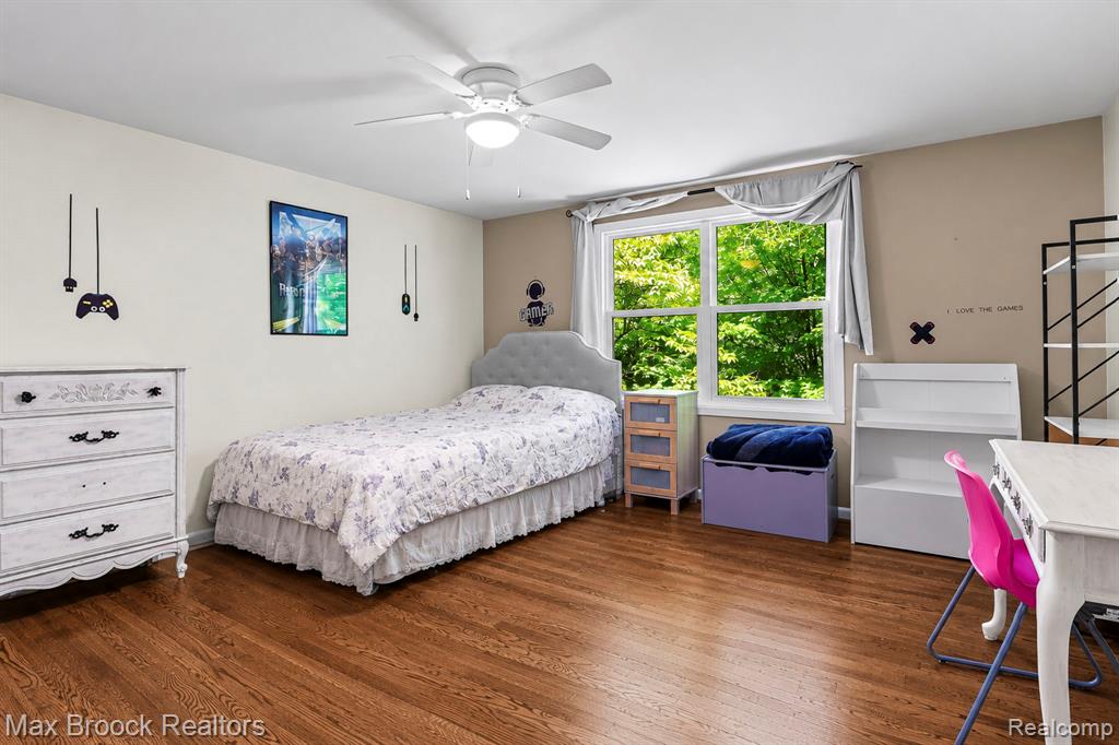 main property photo 17