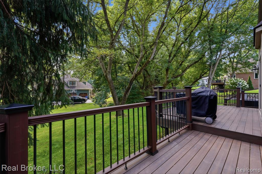 main property photo 41