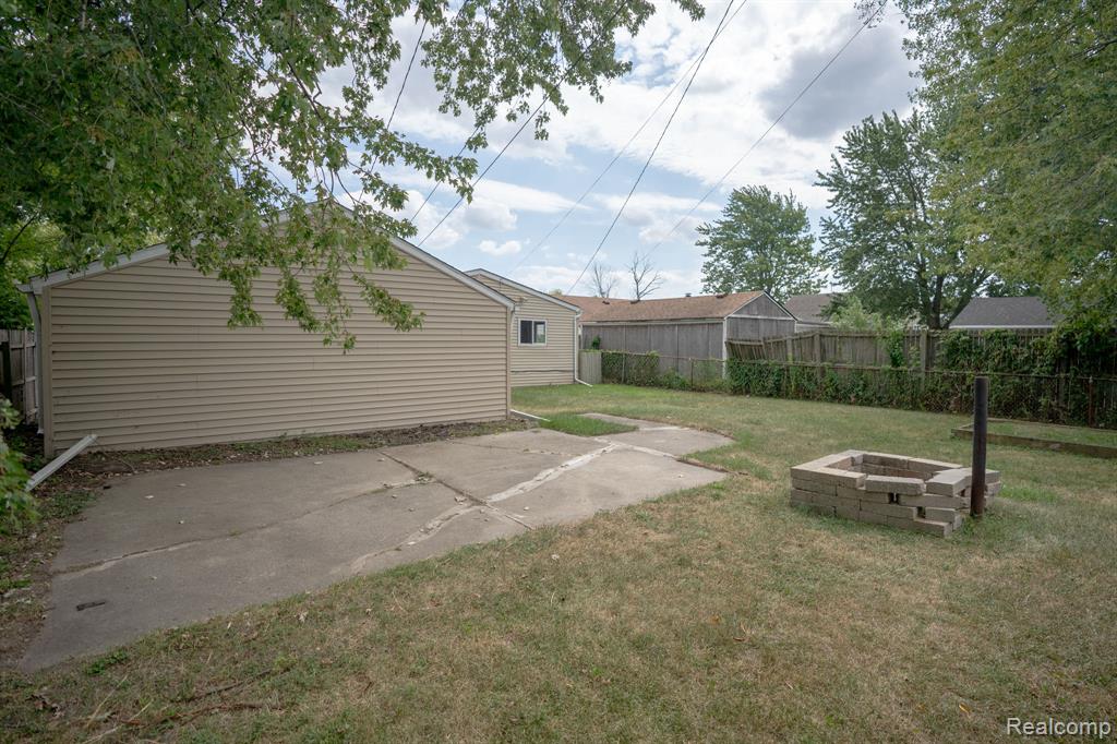 main property photo 23