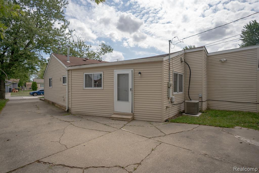 main property photo 29