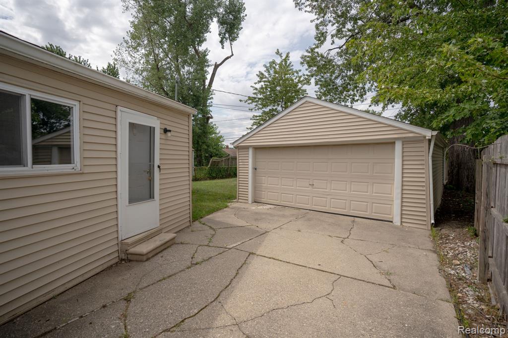main property photo 30