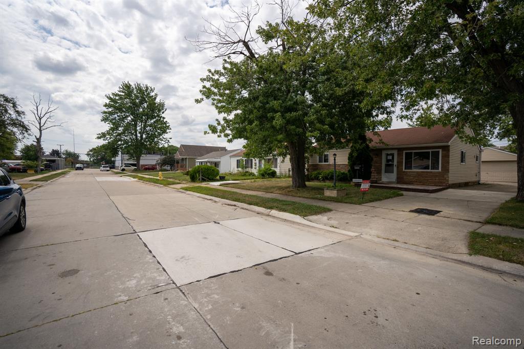 main property photo 32