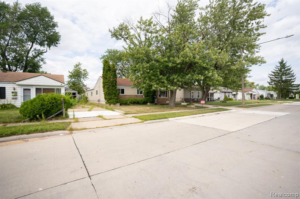 main property photo 34