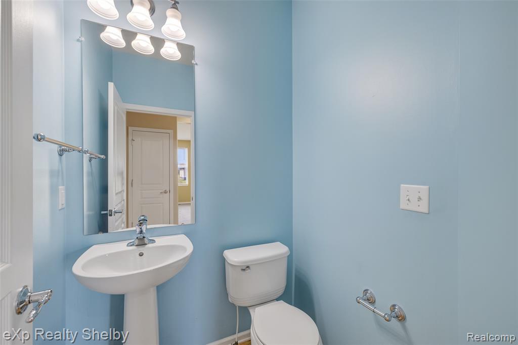 main property photo 28