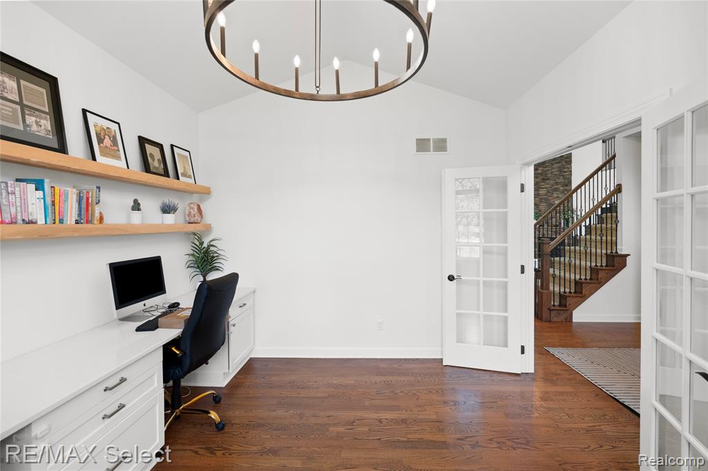 main property photo 30
