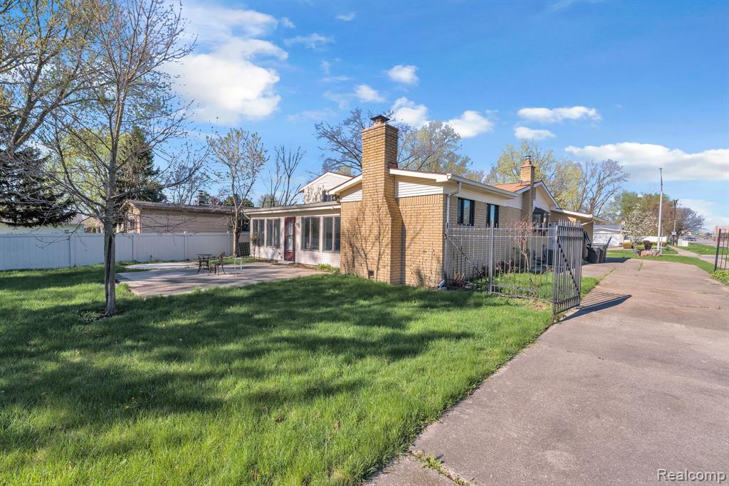 main property photo 37