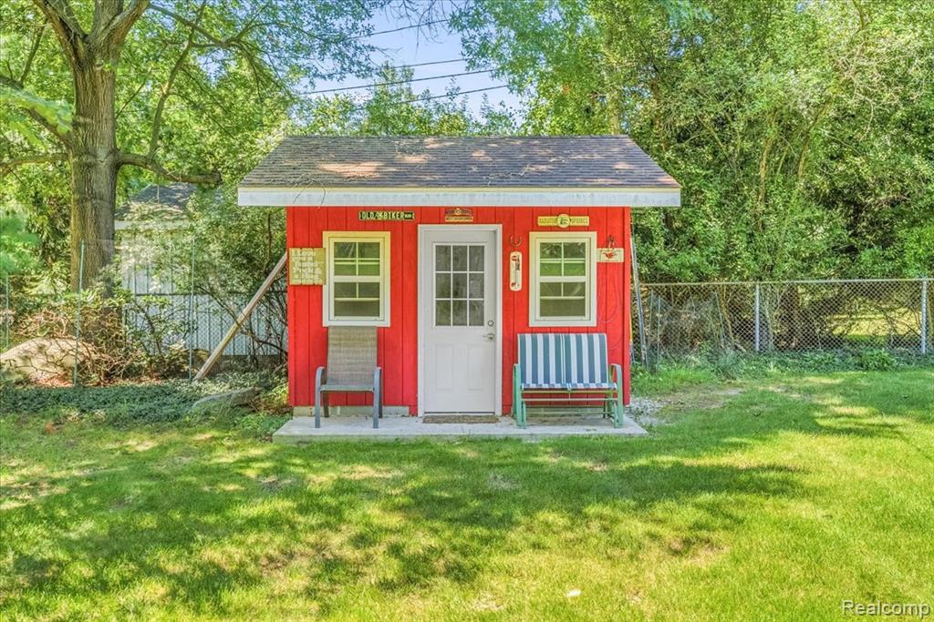 main property photo 20