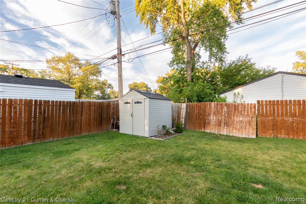 main property photo 28