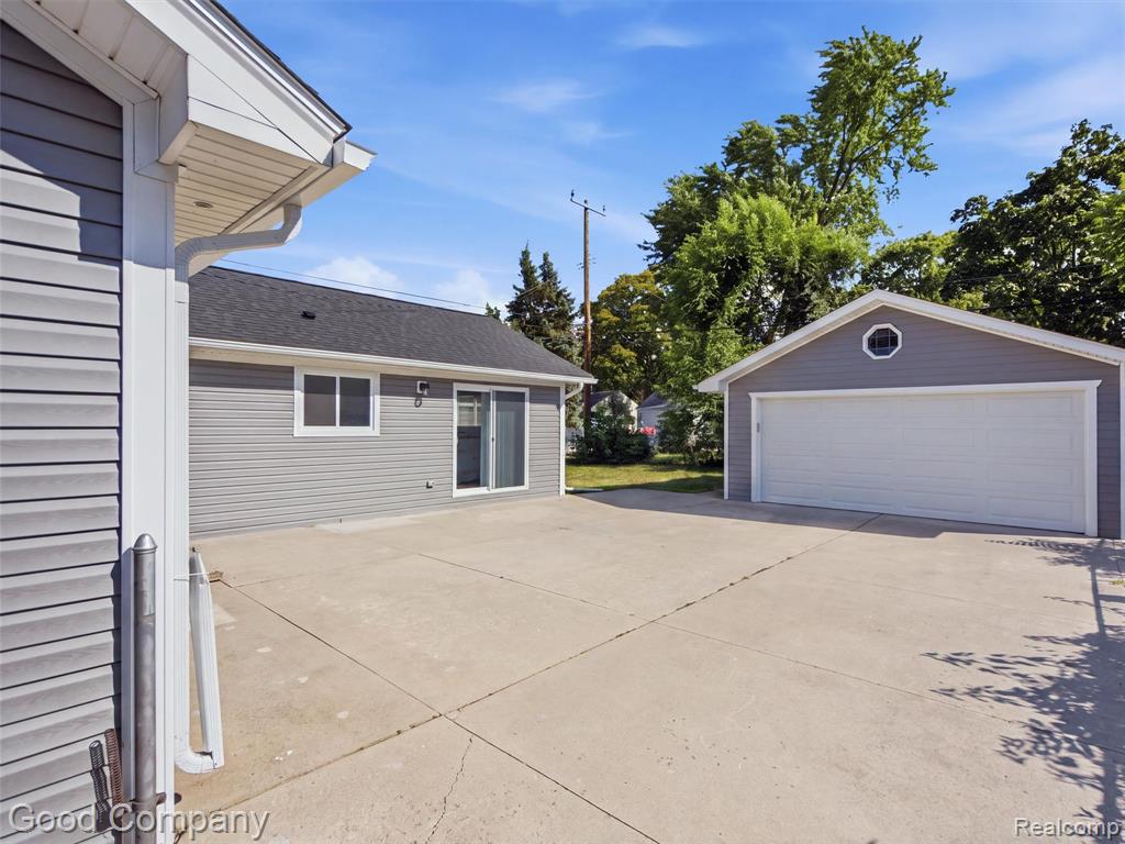 main property photo 33