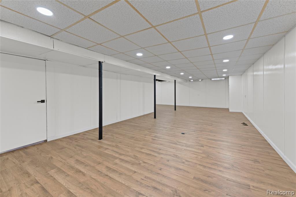 main property photo 25