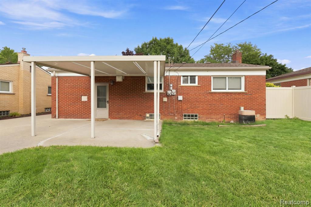 main property photo 16