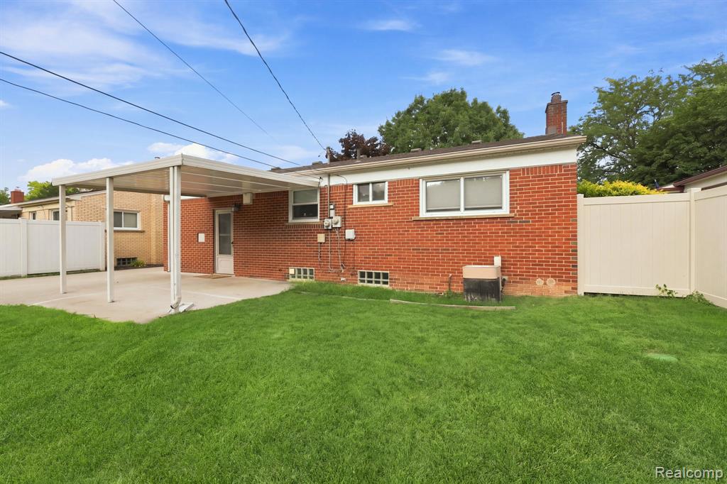 main property photo 17