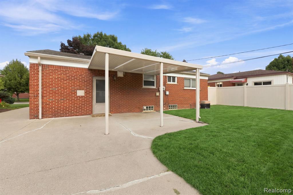 main property photo 18