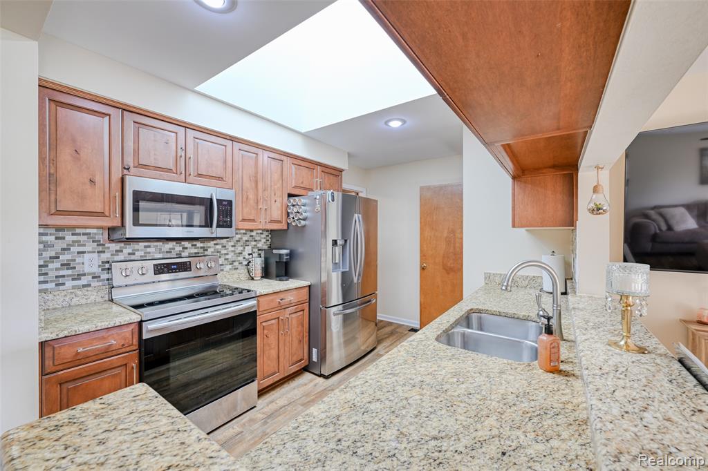 main property photo 12