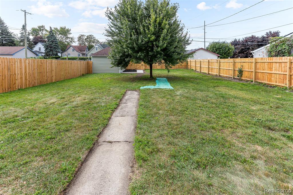 main property photo 40