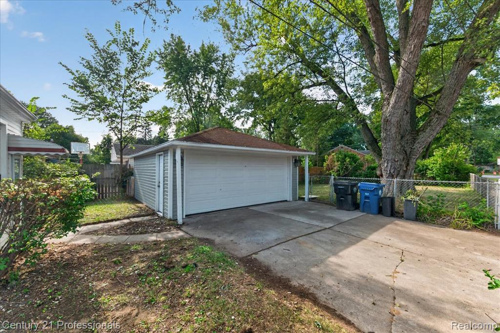 main property photo 14