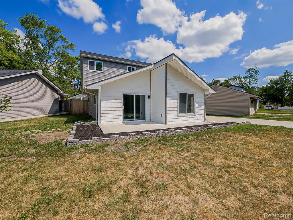 main property photo 28