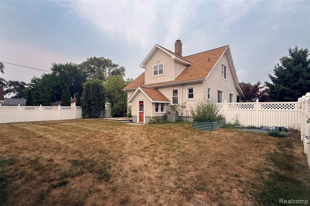 main property photo 40