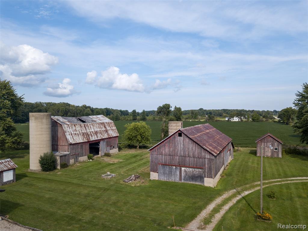 main property photo 33