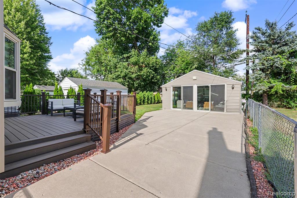 main property photo 25