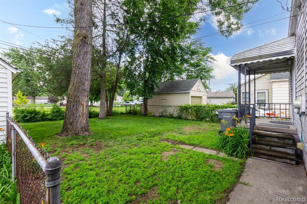 main property photo 27
