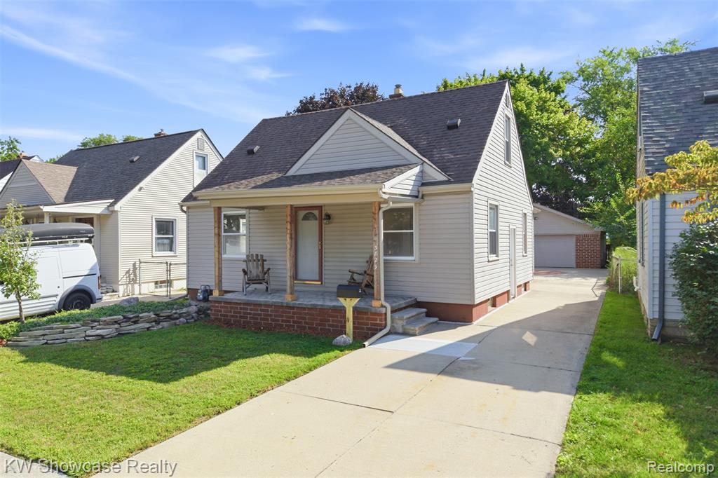 main property photo 25