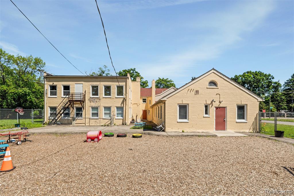 main property photo 36