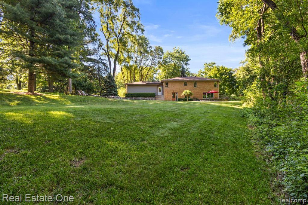 main property photo 25