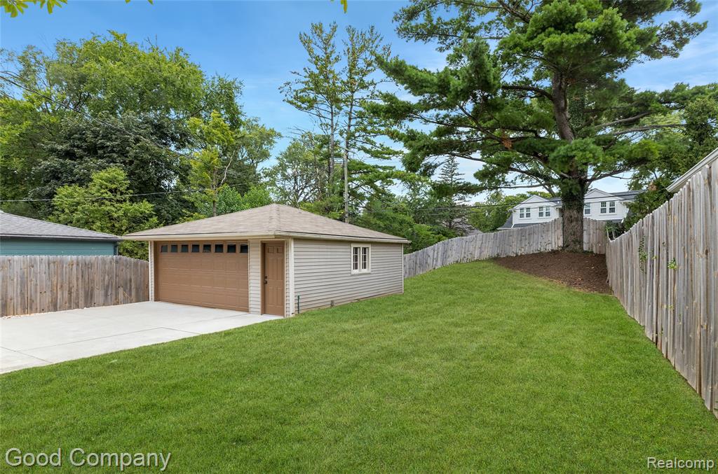 main property photo 40