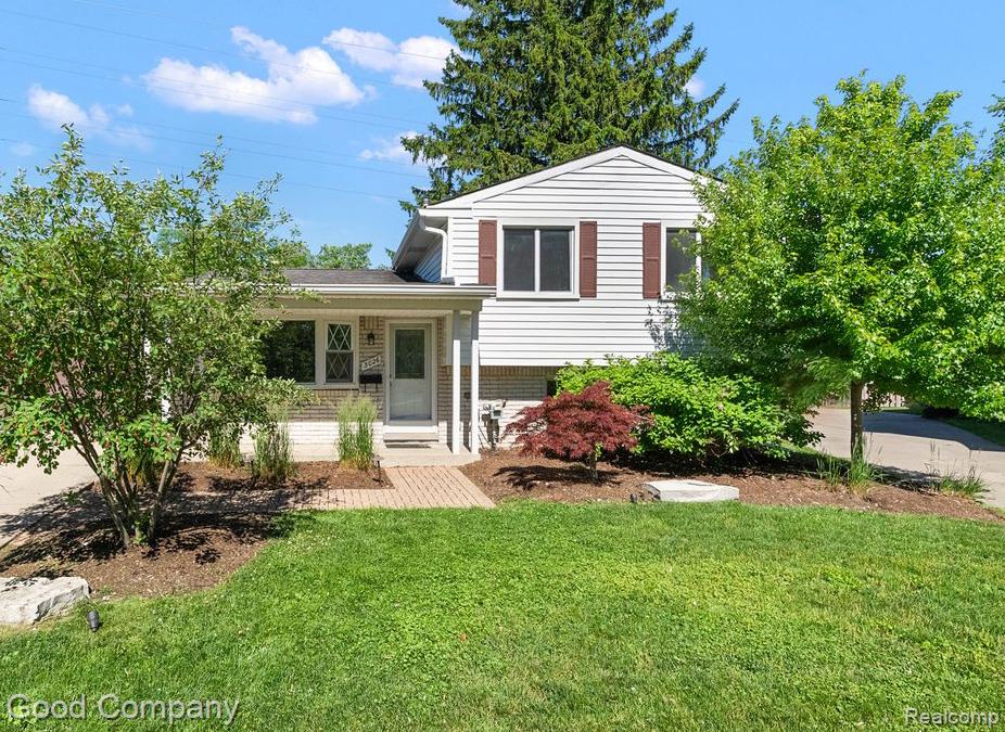 main property photo 18