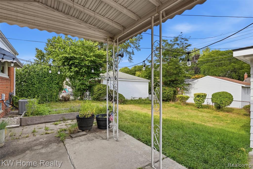 main property photo 45