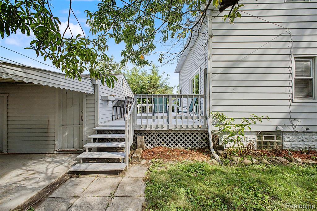 main property photo 32