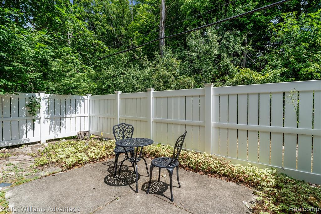 main property photo 59