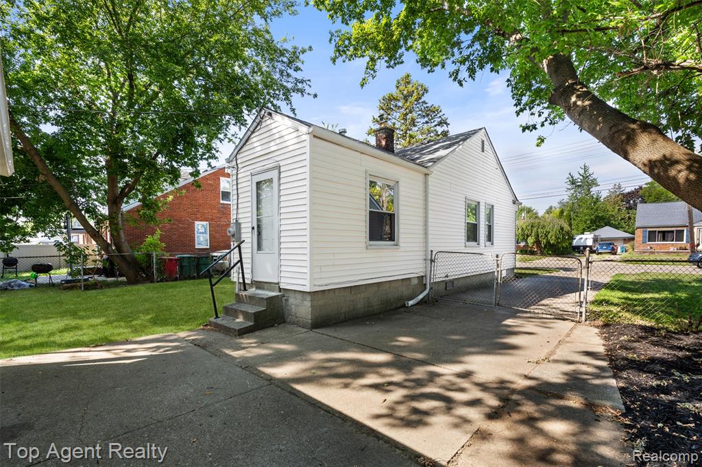 main property photo 20